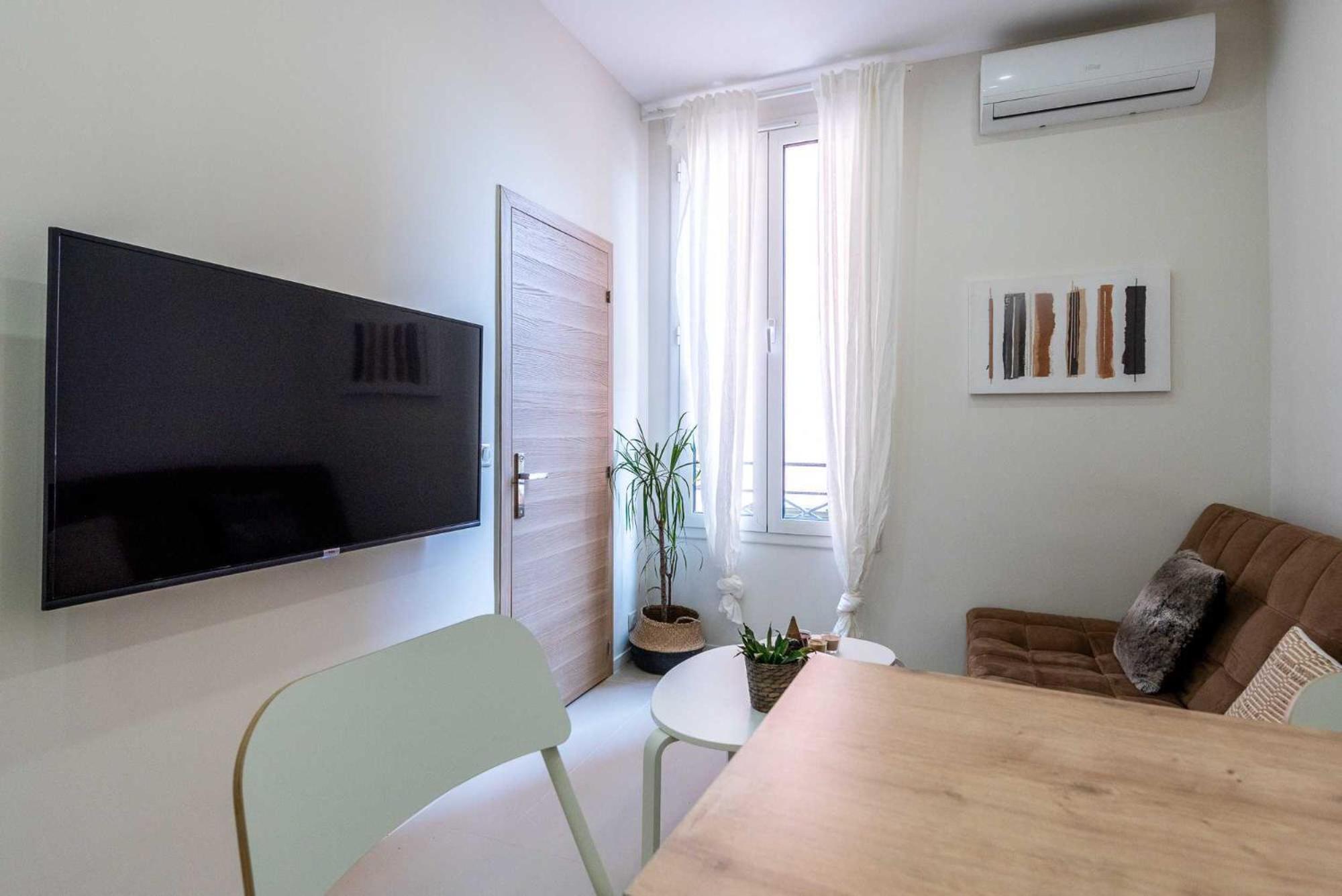 Modern -1bdr 4p - 300m From The