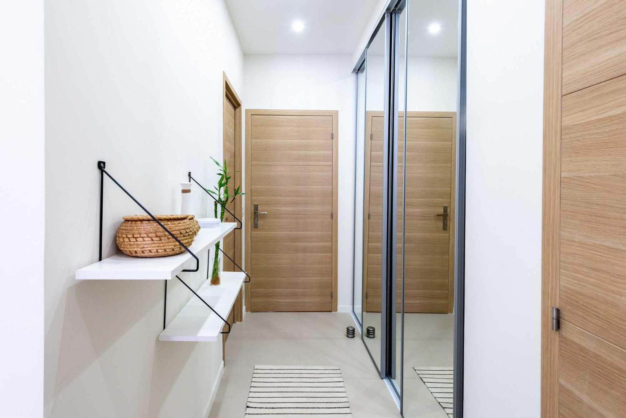 Modern -1bdr 4p - 300m From The